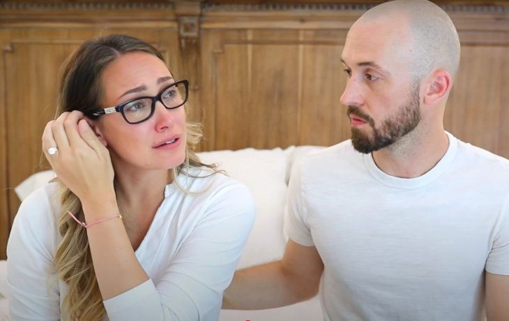 Myka Stauffer llorando en el video donde cont&oacute; porque tuvo que dejar ir a su hijo Huxley
