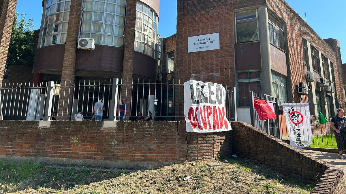 Teacher strike in Montevideo: high school 41 taken