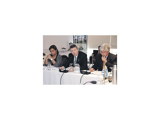 La secretaria técnico-administrativa del Consejo Agropecuario del Sur (CAS), Alejandra Sarquis; el ministro de Agricultura, Norberto Yauhar; y su par uruguayo Tabaré Aguerre disertaron ayer sobre las relaciones comerciales, con especial énfasis en China.