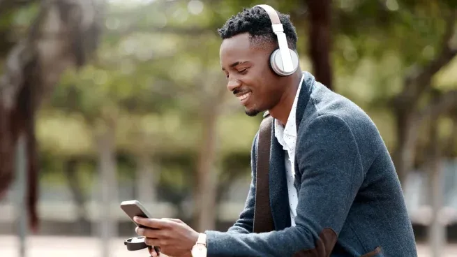 Estos auriculares permiten agilizar reuniones de trabajo, entrevistas, conferencias y encuentros culturales.