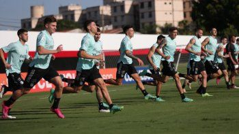 copa america: la seleccion argentina ya esta en rio de janeiro y se entrena para la final con brasil