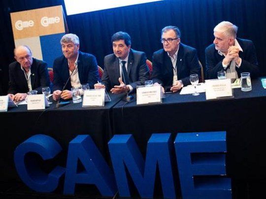 El presidente de CAME, Gerardo Díaz Beltrán, junto al diputado electo Ricardo Buryaile, el titular de Economías Regionales de la entidad, Eduardo Rodríguez, y productores agropecuarios.