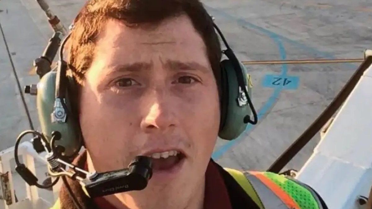 The video of the man who stole a plane and lost his life after crashing on an island