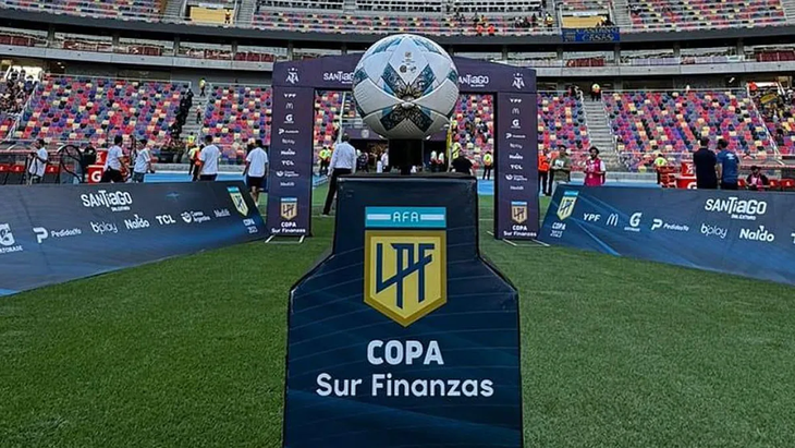The semifinal between Boca and Estudiantes would be scheduled for Tuesday, April 30, in Córdoba, because of the three Argentine teams that will play for international cups this week, Xeneize is the only one that will have to travel. The semifinal between Boca and Estudiantes would be scheduled for Tuesday, April 30, in Córdoba, because of the three Argentine teams that will play for international cups this week, Xeneize is the only one that will have to travel.