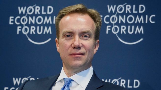 Borge Brende, exministro de Exteriores noruego, estaba siendo investigado por la institución desde que se supo que participó en varias cenas de negocios con el pederasta