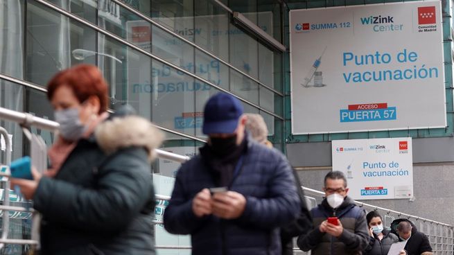 Vacunacion-Covid-Madrid_2407269284_30292822_1300x731.jpg