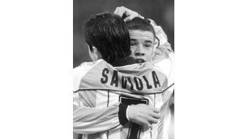 ámbito.com | Saviola y D´Alessandro, el festejo de hombres de River.
