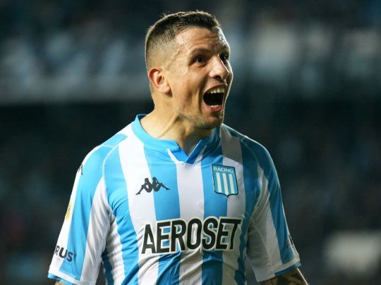 Ya no sonríe. Emiliano Vecchio se lesionó y Racing lo va a sufrir.