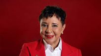 Sheila Johnson hizo historia al convertirse en la primera mujer afroamericana multimillonaria de EE.UU., combinando arte, negocios y compromiso social.