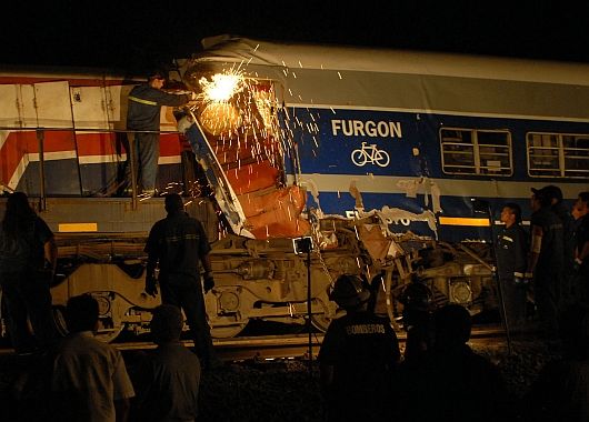 Tras intensos trabajos removieron los trenes  (foto 2)