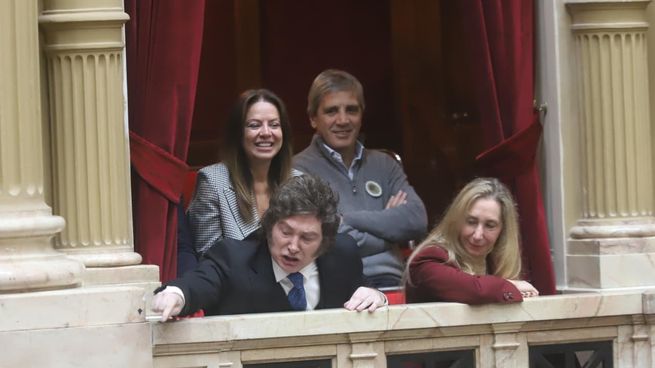 Javier Milei Karina Milei Luis Caputo Sandra Pettovello Congreso Diputados