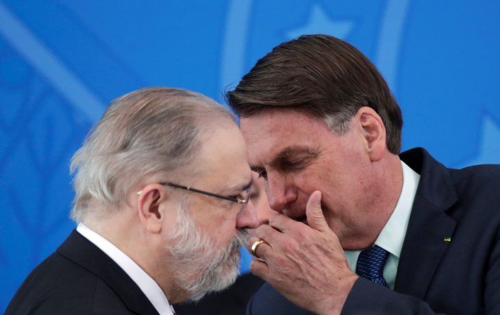 ámbito.com | inter-Jair Bolsonaro hablando con el procurador general Augusto Ara.jpg