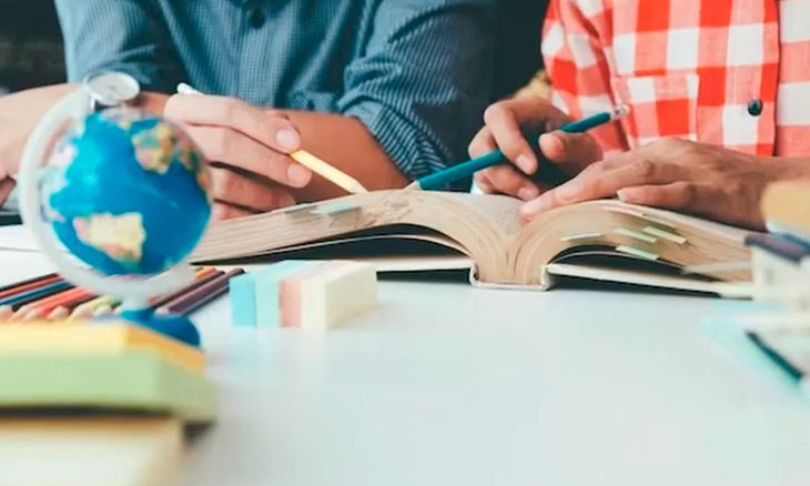 La resolución establece nuevos montos para las categorías Administrativa, Profesional y Coordinadores, con actualizaciones correspondientes a febrero, marzo y abril de 2026. La resolución establece nuevos montos para las categorías Administrativa, Profesional y Coordinadores, con actualizaciones correspondientes a febrero, marzo y abril de 2026.