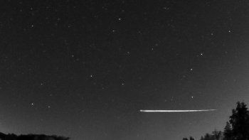 El momento en el que el meteoritorebota contra la atmosfera de la Tierra.
