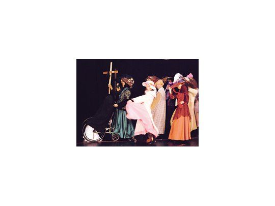 «Policarpo Cuaresma» de Antunes Filho se verá hoy en el Festival de Artes Escénicas de Santos, que le dedicó al patriarca del teatro brasileño un libro de 400 páginas y excelente calidad.