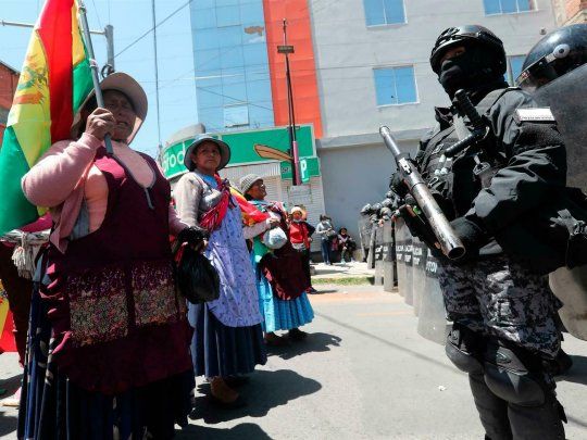 El mercado cocalero de La Paz lleva más de una semana rodeado por la policía.