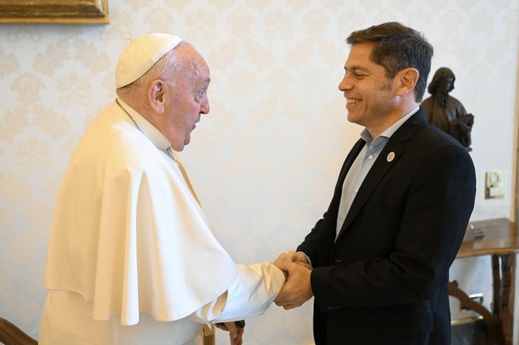 El gobernador bonaerense, Axel Kicillof, viajó a Roma para reunirse con el Papa Francisco.