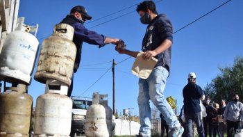 ANSES: garrafa social.