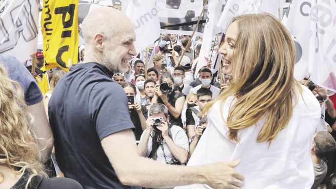 Final. Horacio R. Larreta y María E. Vidal en acto de cierre en Villa Lugano, en la Ciudad de Buenos Aires.