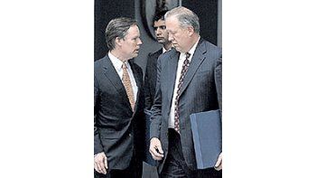 Losenviadosde GeorgeW. Bush,NicholasBurns(izq.) yThomasShannon,visitaron elCARI.Masivapresenciade ladirigenciaargentina.