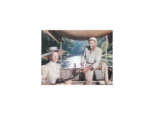 Katharine Hepburn y Humphrey Bogart (quien ganó su único Oscar por este trabajo) a bordo de la mítica barcaza que volverá a navegar para alegría de nostálgicos aficionados al cine.