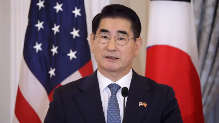 Kim Yong-hyun, Ministro de Defensa, aceptó ser sindicado como el responsable de los eventos, para salvar la cara de su amigo de la infancia, el Presidente Yun. Kim Yong-hyun, Ministro de Defensa, aceptó ser sindicado como el responsable de los eventos, para salvar la cara de su amigo de la infancia, el Presidente Yun.