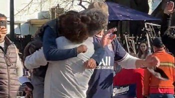 la banda que canta eduardo, veni a buscar a juan cruz lanzo una campana con missing children