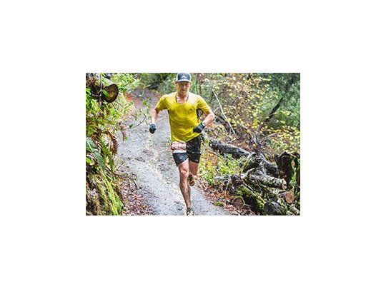 Armstrong se impuso por casi dos minutos en una carrera de Trail Running.
