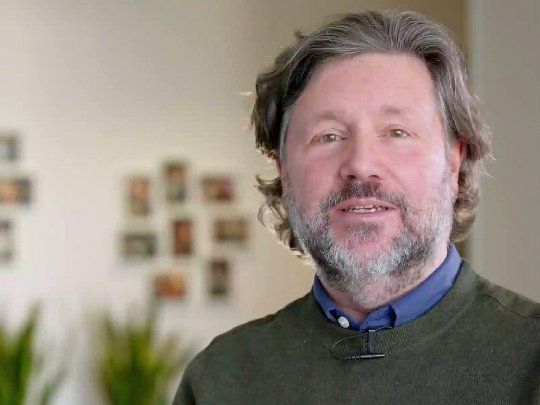 Según reveló John Coterell, CEO de Endeva, actualmente cuentan con 689 clientes activos frente a los 521 del período del año anterior, un aumento interanual del 32,2%. De total, unos 107 son los clientes más grandes, que pagan en exceso más de un millón de libras al año (u$s1,19 millones).