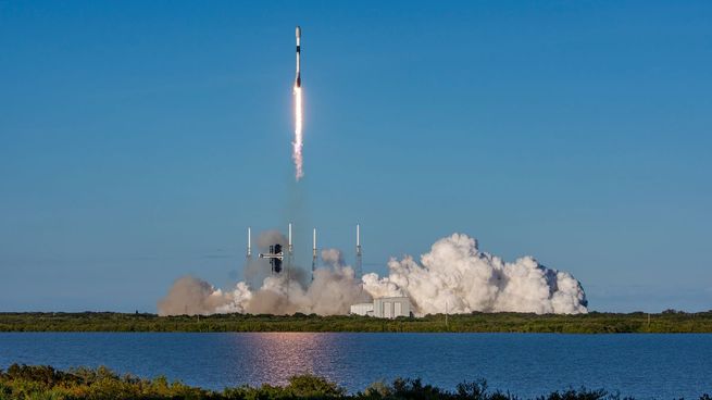 Un cohete Falcon 9 desplegó 29 satélites Starlink en órbita terrestre.