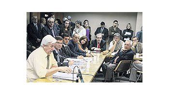 ámbito.com | Los diputados kirchneristas Alberto Cantero Gutiérrez y Walter Agosto, jefes de las comisionesde Agricultura, Ganadería y Presupuesto y Hacienda, no llegaron a debatir la polémicaResolución 125 sobre retenciones móviles. Los acompañaron el macrista Ch