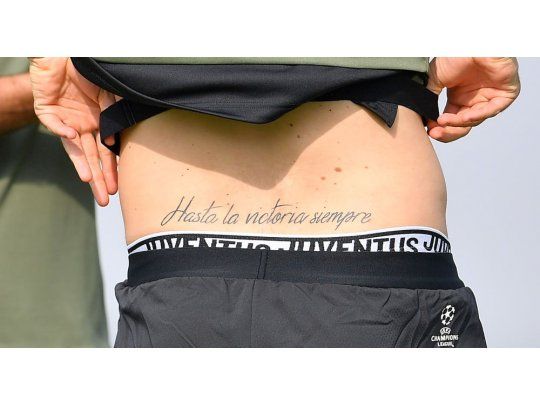 Hasta la victoria siempre, reza el tatuaje de Higuaín.