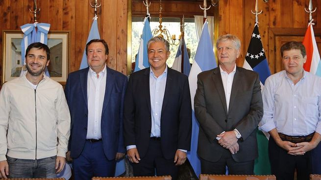Cinco de los seis gobernadores patagónicos que rubricaron el comunicado pidiéndole fondos a Milei.