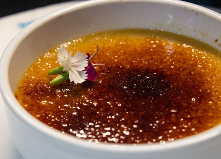 La Pescadorita and her crème brûlée. La Pescadorita and her crème brûlée.