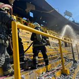 Los bomberos lograron controlar el incendio en la Bombonera. Los bomberos lograron controlar el incendio en la Bombonera.
