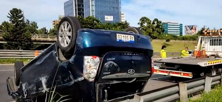 Un auto terminó volcado en la General Paz, a la altura de Panamericana, y sus ocupantes debieron ser rescatados. Un auto terminó volcado en la General Paz, a la altura de Panamericana, y sus ocupantes debieron ser rescatados.