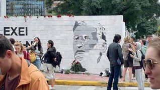 Así es el mural que se inauguró en San Telmo en honor a Alexei Navalny.