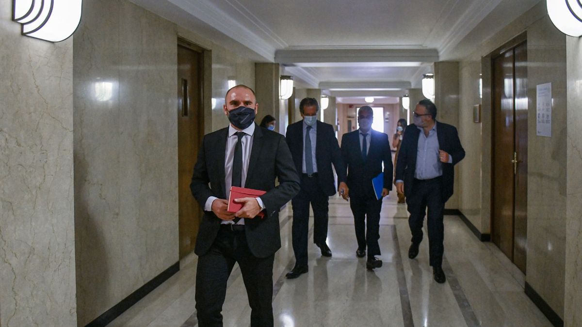 Martín Guzmán meets with the governors