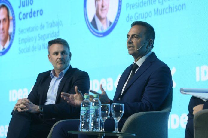 El Gobierno explicó los detalles de su reforma laboral y pidió a los empresarios "salir a meter goles"