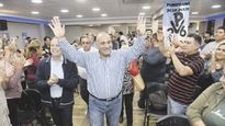 Agite. Manzur tiene la misión de coordinar la acción política en todo el norte del país para recuperar los votos que el peronismo perdió en las primarias nacionales. Informa consecuencias de evetual gobierno de Milei.