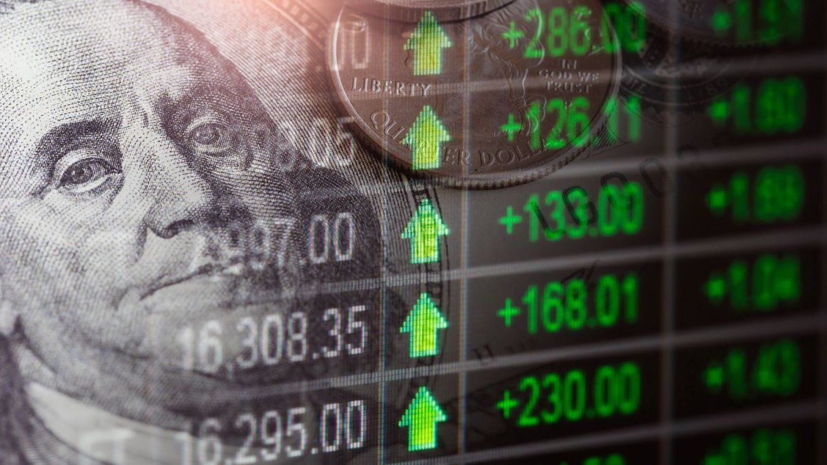 The retail dollar goes up at the Banco Nación and the wholesaler operates with volatility after the tender of the Treasury