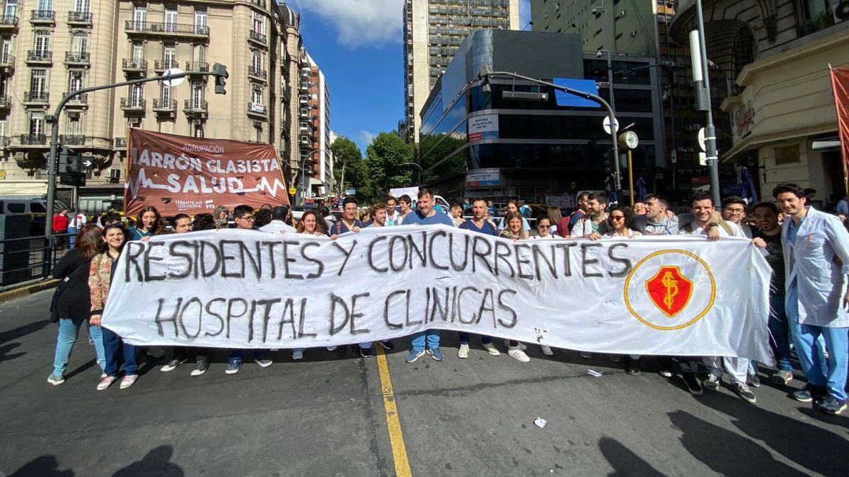 Ciudad: masiva jornada de protesta de médicos, enfermeros y auxiliares
