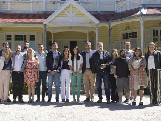 Primera reunión de diputados y senadores provinciales con el objetivo de estudiar la factibilidad de una reforma electoral en la provincia de Buenos Aires.&nbsp;