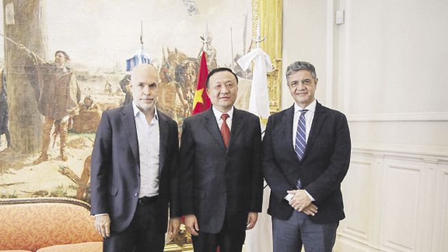 Relaciones. Horacio R. Larreta y Jorge Macri con el vicealcalde de Shanghái, Hua Yuan.
