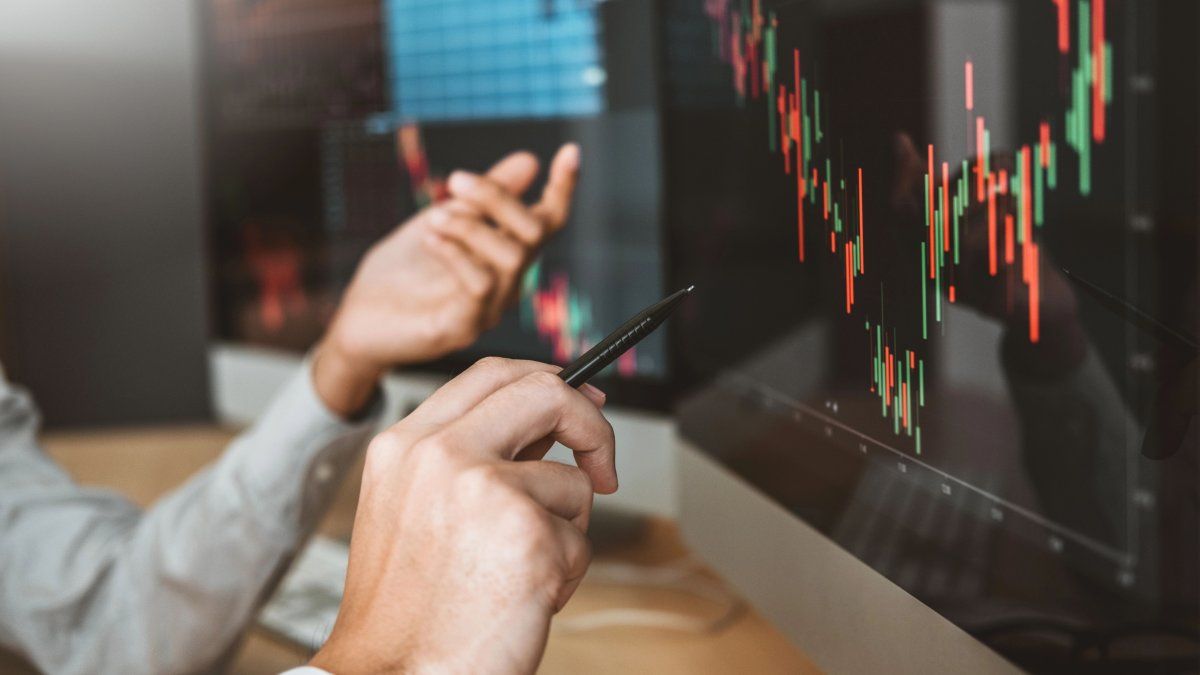 The S&P Merval and the ADRs rise, while the dollar bonds go back to the rearrangement between dollar and fees