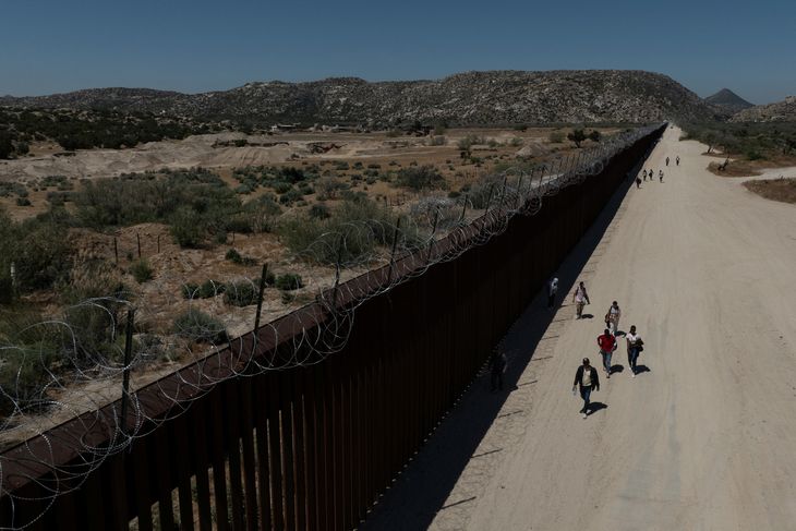 Millones de personas cruzan la frontera entre EEUU y México de forma ilegal al año. 