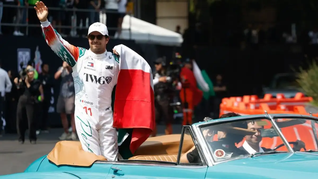 Checo Pérez, con malestar físico. Checo Pérez, con malestar físico.