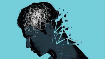 Los adolescentes que en general tienen una negación de todo lo que tiene que ver con la enfermedad y la muerte, van a tener reacciones imprevisibles, necesidad de aislarse virtualmente, de poner distancia, de encerrarse en mutismos infranqueables.&nbsp;