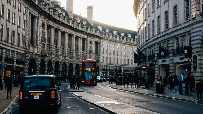 En Londres, cuna del modelo Build to Rent, edificios de vivienda diseñados para alquilar marcan una tendencia que combina gestión profesional, eficiencia y rentas sostenidas —una referencia que comienza a replicarse en Buenos Aires