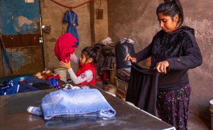 La pobreza llega a más del 40% de los hogares con menores. La pobreza llega a más del 40% de los hogares con menores.